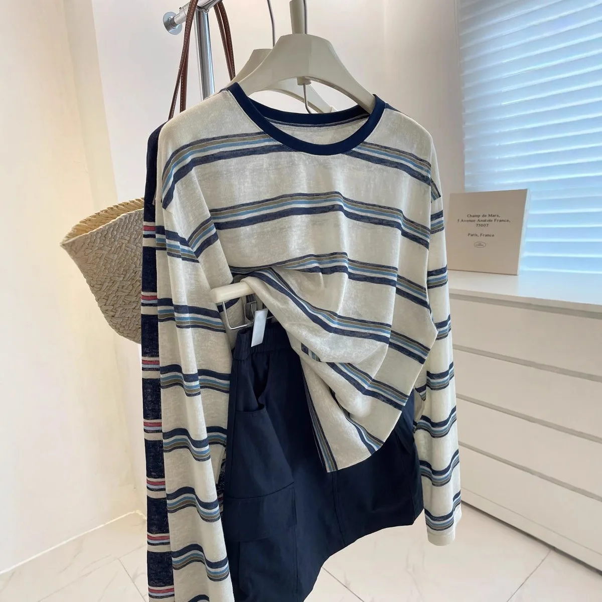 Minimalistyczna bluzka damska  – T-Shirts recenzja i cena