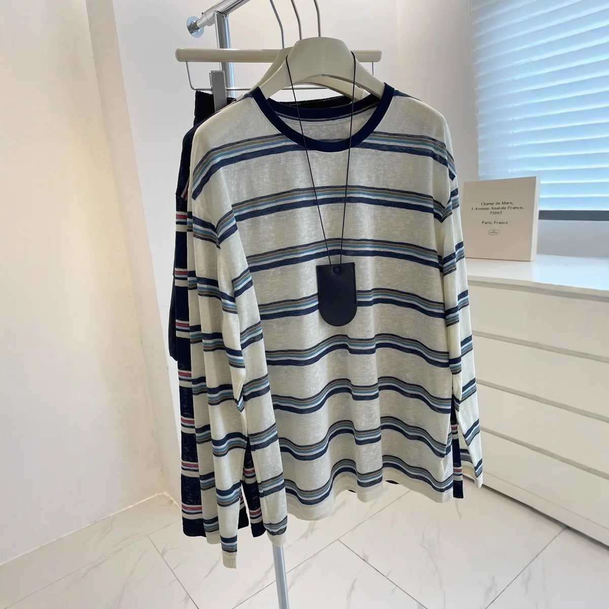 Minimalistyczna bluzka damska  – T-Shirts recenzja i cena